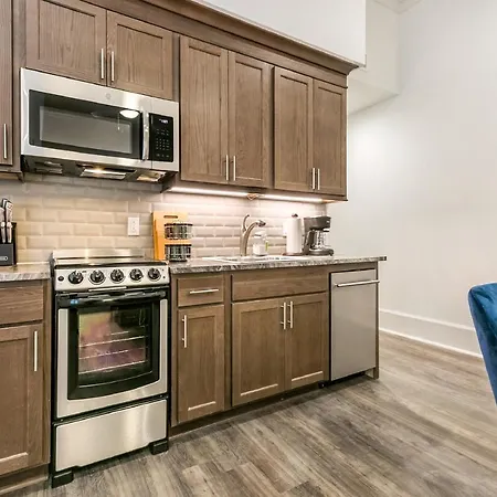 1 And 2 Bedroom Private Condos Steps Away From French Quarter-2