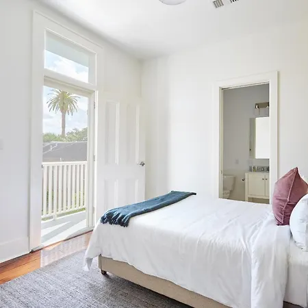 Sonder At Delachaise Row-3