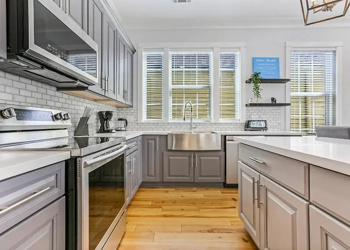 5Br Fully Furnished Spacious House With Pool