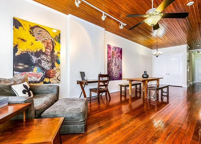 Hosteeva Huge 4-Bedroom, 2-Living Room Condo In The Heart Of New Orleans