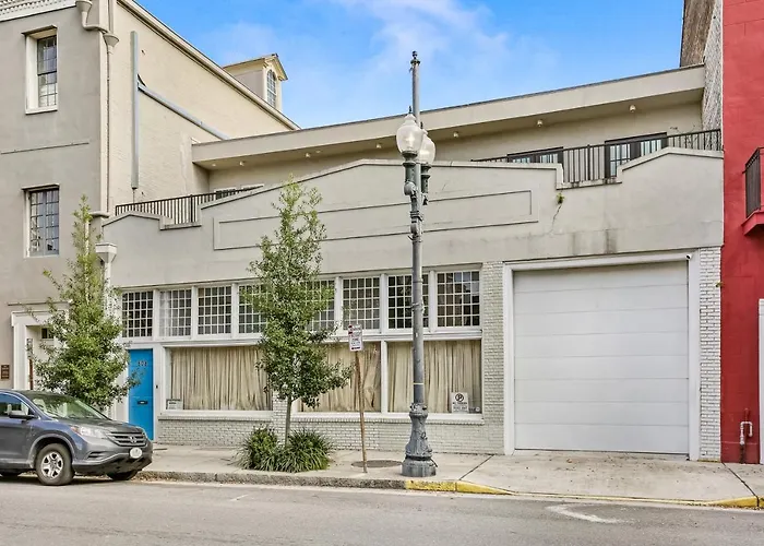 Stunning 5 Bedroom Urban Oasis Downtown Nola