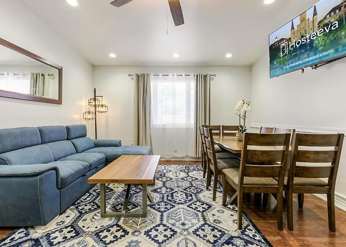 Huisdiervriedelijke Elegant 4BR Condo in Downtown by Hosteeva New Orleans