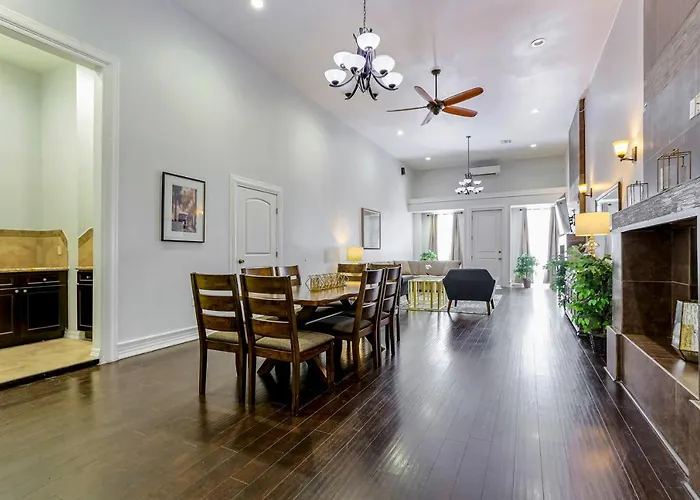 Spacious 3Br Condo In Downtown
