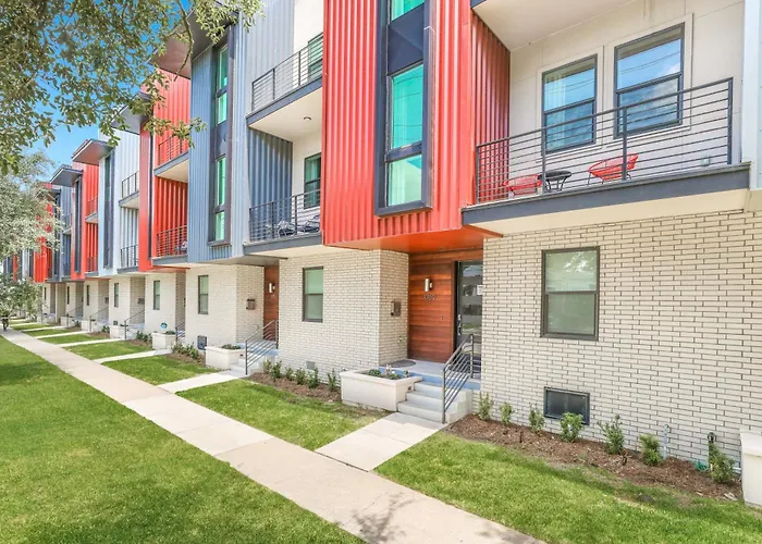 4Br Townhouse In Bienville Villas New Orleans with Pool