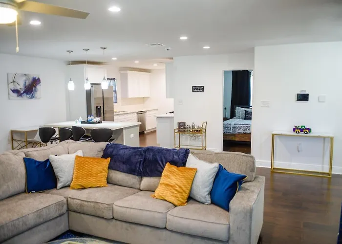 Nola Getaway With King Suite 10 Mins From French Quarter New Orleans