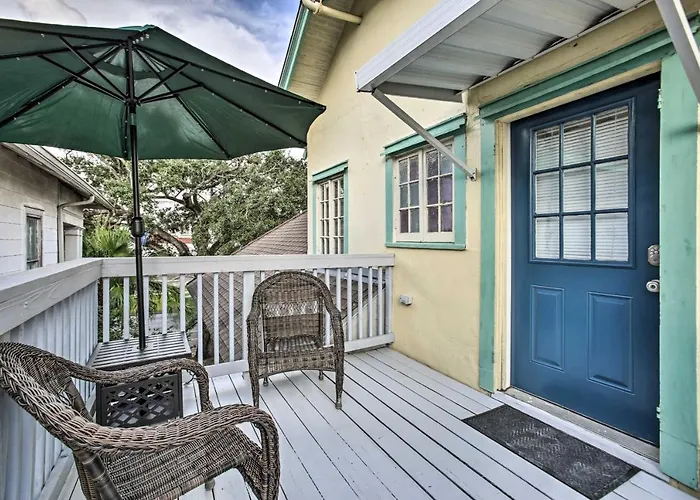 Centrally Located New Orleans Condo With Yard!