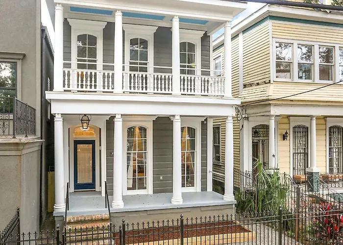 Canal Street Mansion Sleeps 15