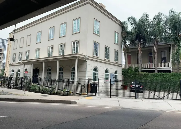 Pet friendly Tise Plaza Condos New Orleans