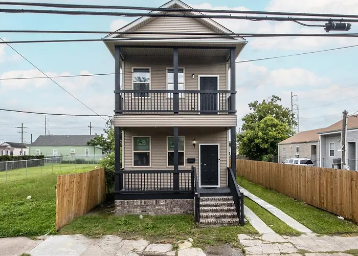 Downtown Vibrant Gray Loft 2318