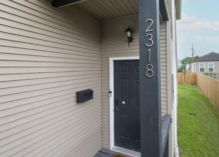 Downtown Vibrant Gray Loft 2318