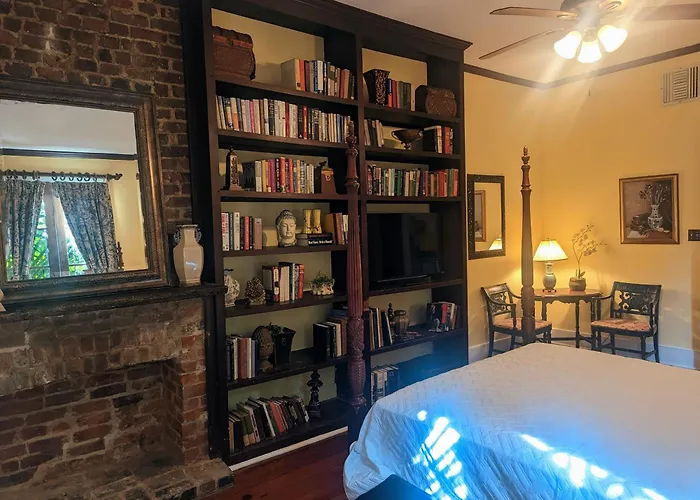 Pet friendly Villas De Frenchmen New Orleans