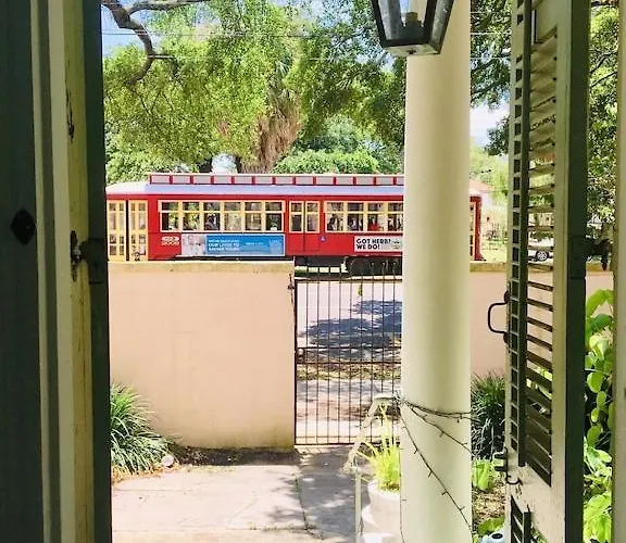 6Br 3 Ba Huge, Balcony, Cemetery, Streetcar Sleeps 14!!! New Orleans