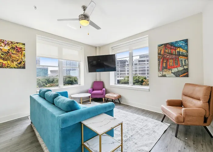 Modern Condo Walking Distance To Must-See Attractions Of Nola