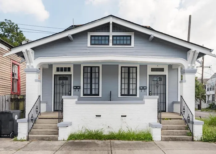 Shotgun Craftman House With Private Patio