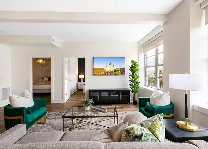 Modern & Fully Furnished Apartments In The Heart Of The City