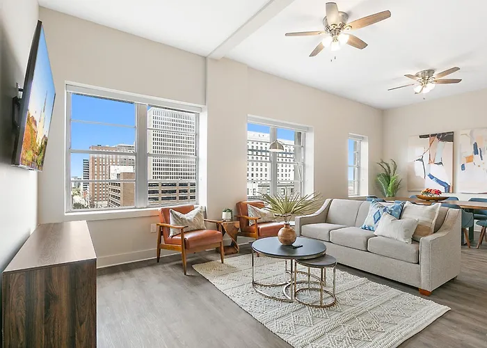 Pet friendly Spacious 4B Oasis Steps From French Quarter - Your Nola Dream Awaits! New Orleans