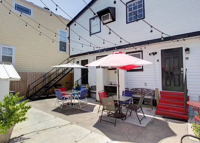 Pet friendly Charming Conti Nest With Large Courtyard Villa New Orleans