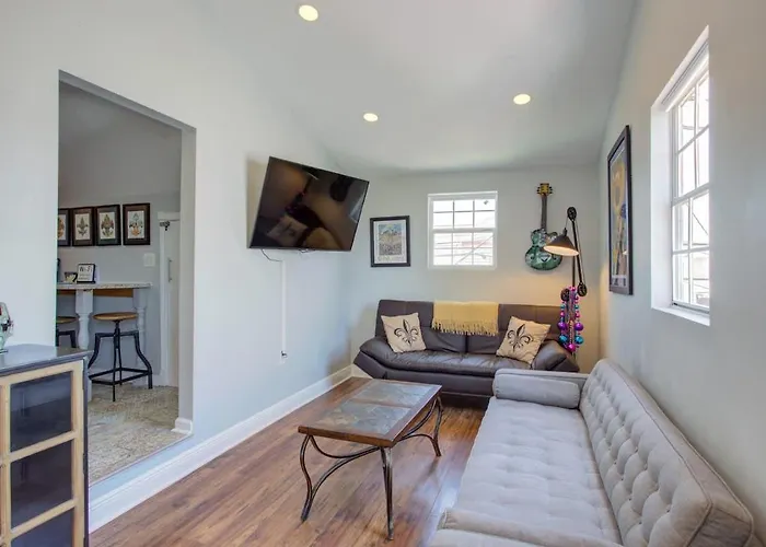 Pet friendly Charming Conti Nest With Large Courtyard Villa New Orleans