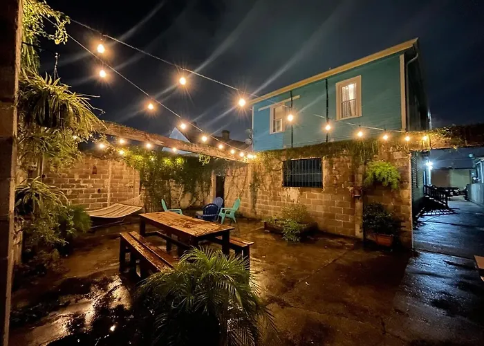 Pet friendly 3 Bb Urban Oasis W Private Parking &Amazing Patio Villa New Orleans