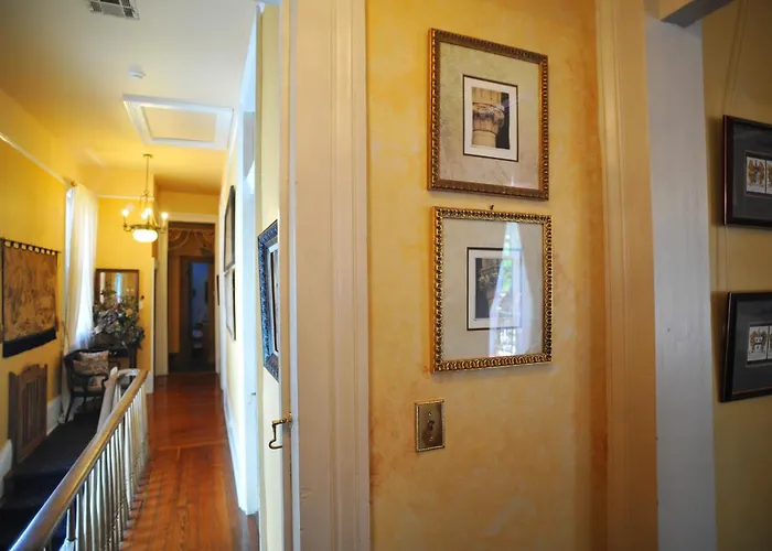 Hh Whitney House - A Bed & Breakfast On The Historic Esplanade