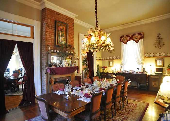 Hh Whitney House - A Bed & Breakfast On The Historic Esplanade