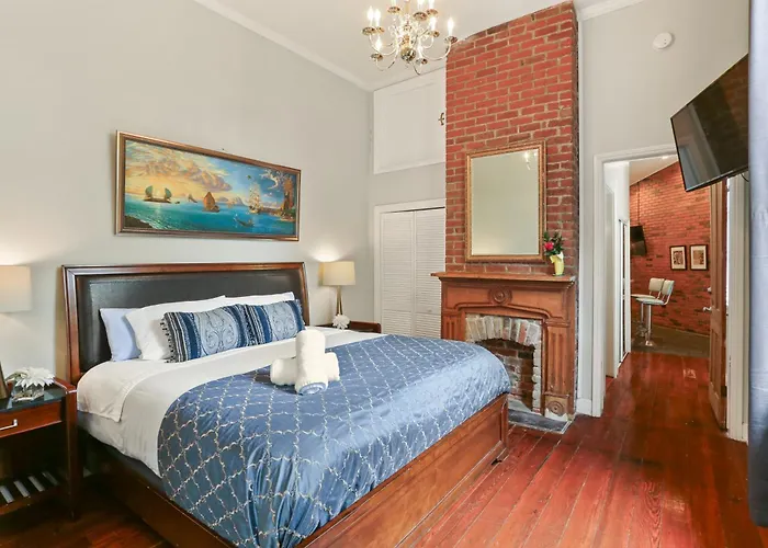 One Block To Frenchmen St! Chef Owned Shotgun Style Home With Private Courtyard & Catering Options La Nouvelle-Orléans