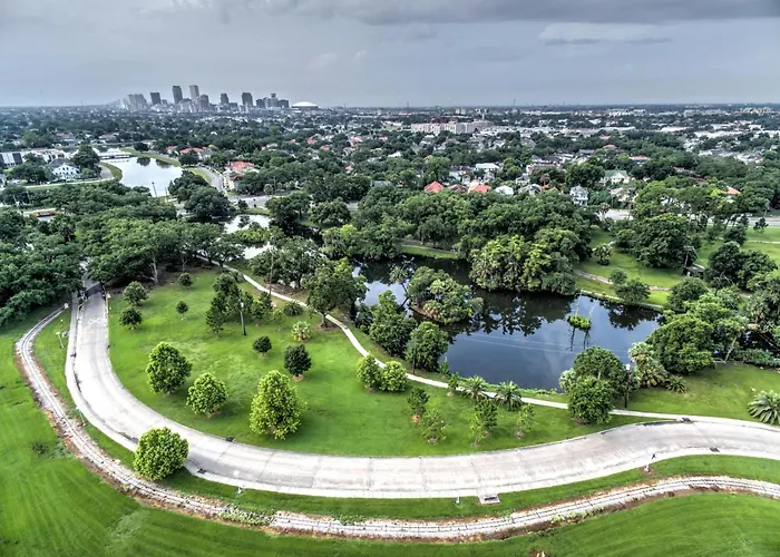 Spacious 3Br Garden District Home W Pool & Balcony