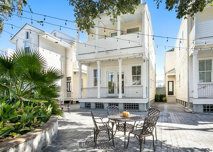 Amazing 3Br Cottage Off St Charles With Pool