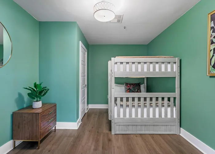 Newly Renovated 4-Bed Condo Steps To French Quarter New Orleans