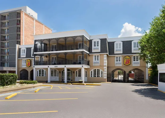 Super 8 By Wyndham New Orleans