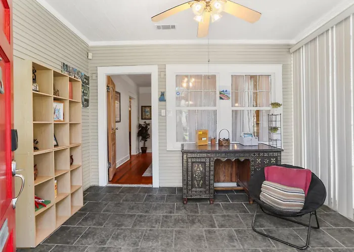 Pet friendly The Nelson House Unbeatable Location Villa New Orleans