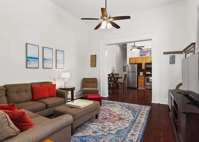 Pet friendly Art Filled Sanctuary In The Heart Of Mid City New Orleans