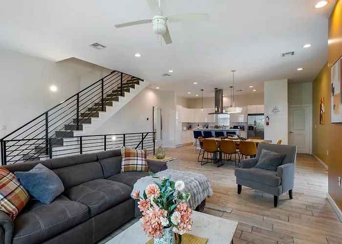 Spacious 4Br Home W Pool & Parking !!! New Orleans