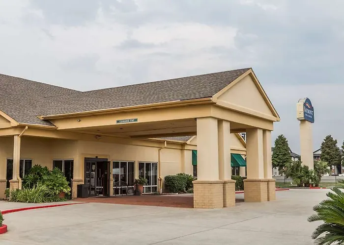 Trident Inn And Suites