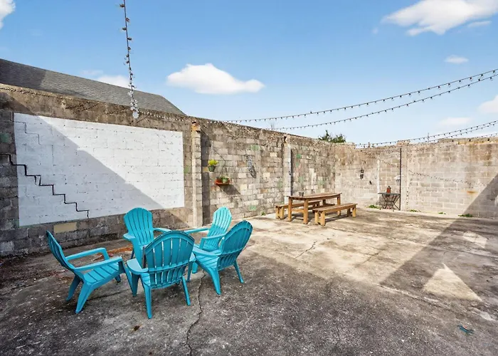 Pet friendly 3 Bb Urban Oasis W Private Parking &Amazing Patio Villa New Orleans