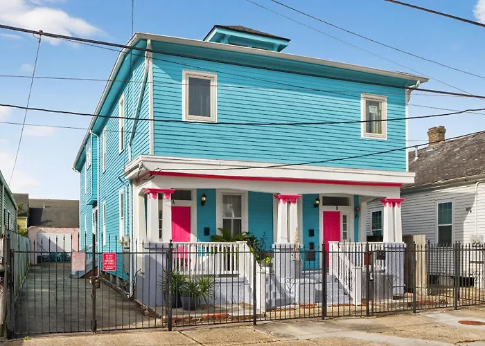 Urban 3 Bedroom Local Art Filled Frenchman Oasis