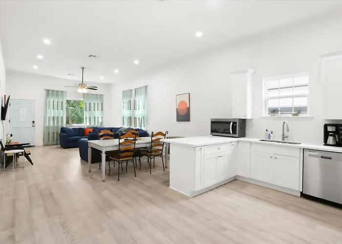 Sunny 5Bed W Parking And Direct Streetcar Access