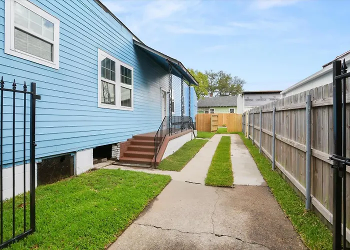 Sunny 5Bed W Parking And Direct Streetcar Access
