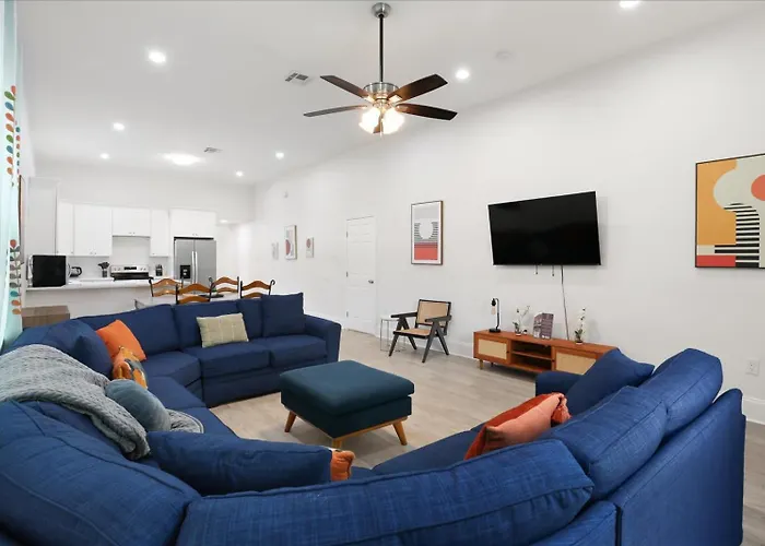 Sunny 5Bed W Parking And Direct Streetcar Access