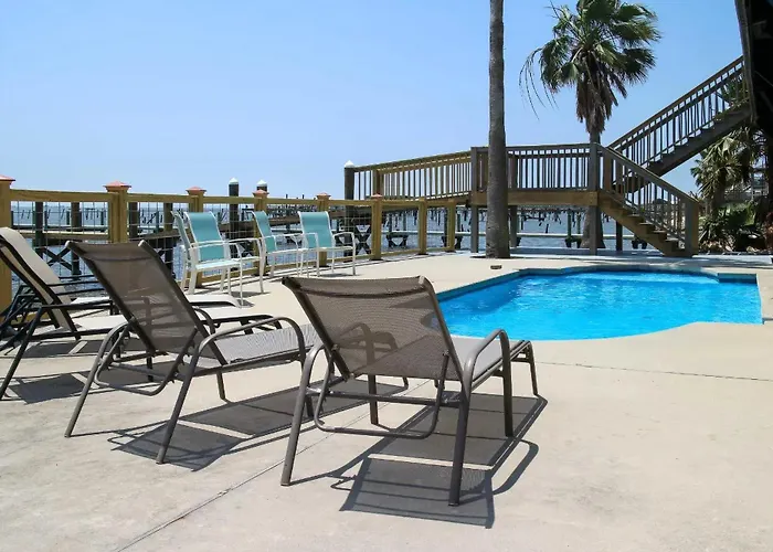 Pelicans Perch - Waterfront Haven With Pool!