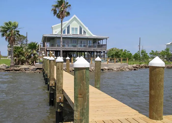 Pelicans Perch - Waterfront Haven With Pool!