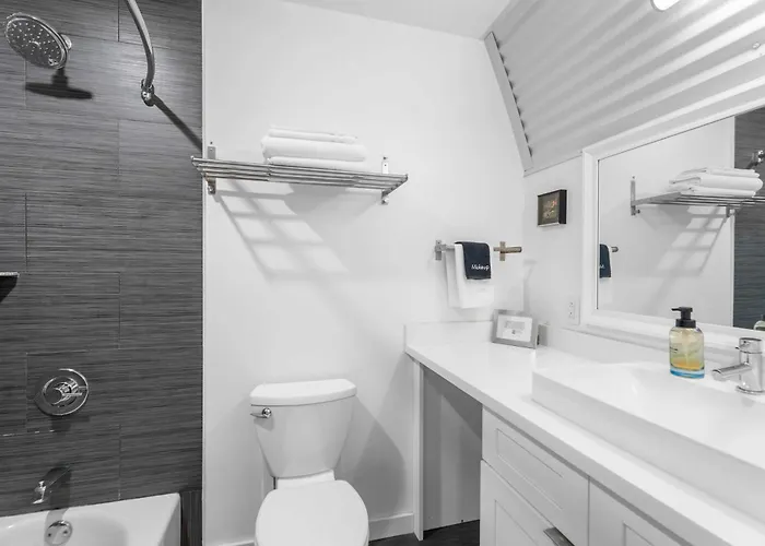 The Moon Quonset Hut Vacation Rental Heated & Chilled Pool