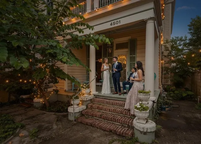 Dollhouse, 6 Bedroom French Quarter, Jazz Fest Sleeps 13!