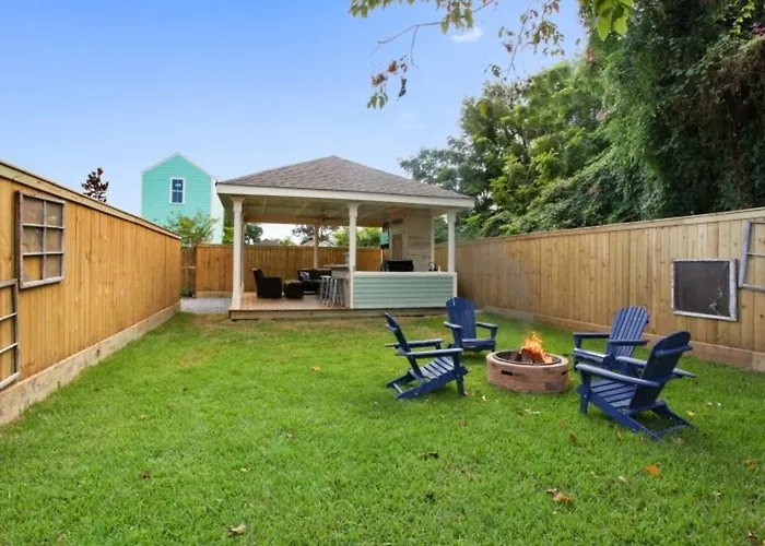 Spacious Southern Louisiana Escape Near Street Car