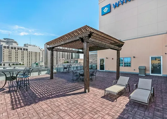 Beautiful Condos Steps From French Quarter And Bourbon St