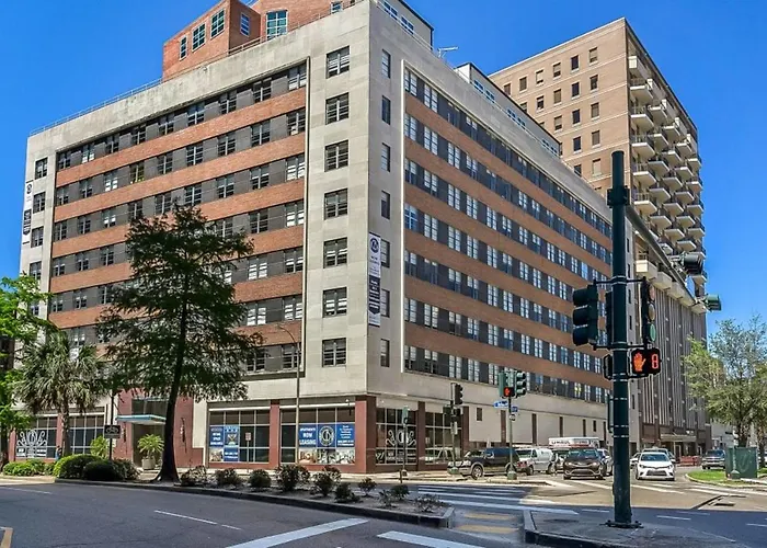Modern & Fully Furnished Apartments In The Heart Of The City