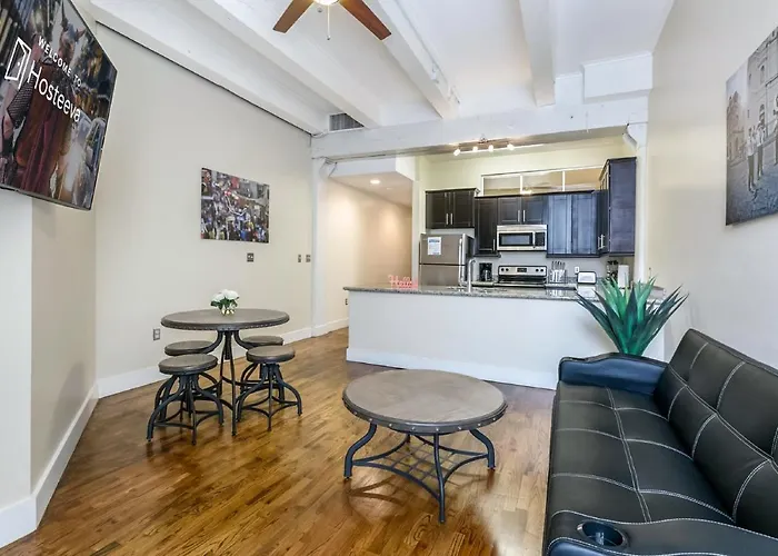 Gorgeous Condo 1 Minute Walk To French Quarter And Bourbon St.