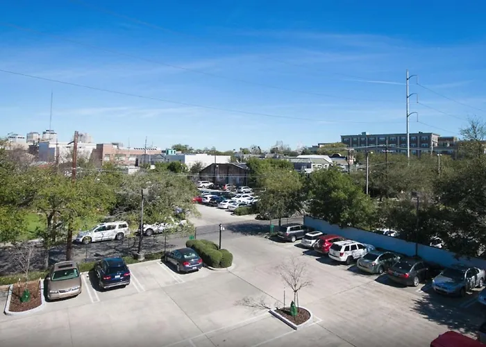 Haustierfreundliches Spacious 3Br Luxury Penthouse With Balcony New Orleans