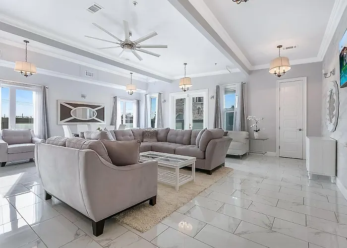 Stunning Penthouse In The Heart Of The City New Orleans