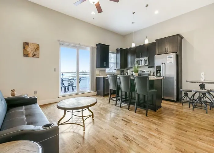 Gorgeous Condos - Walk To French Quarter